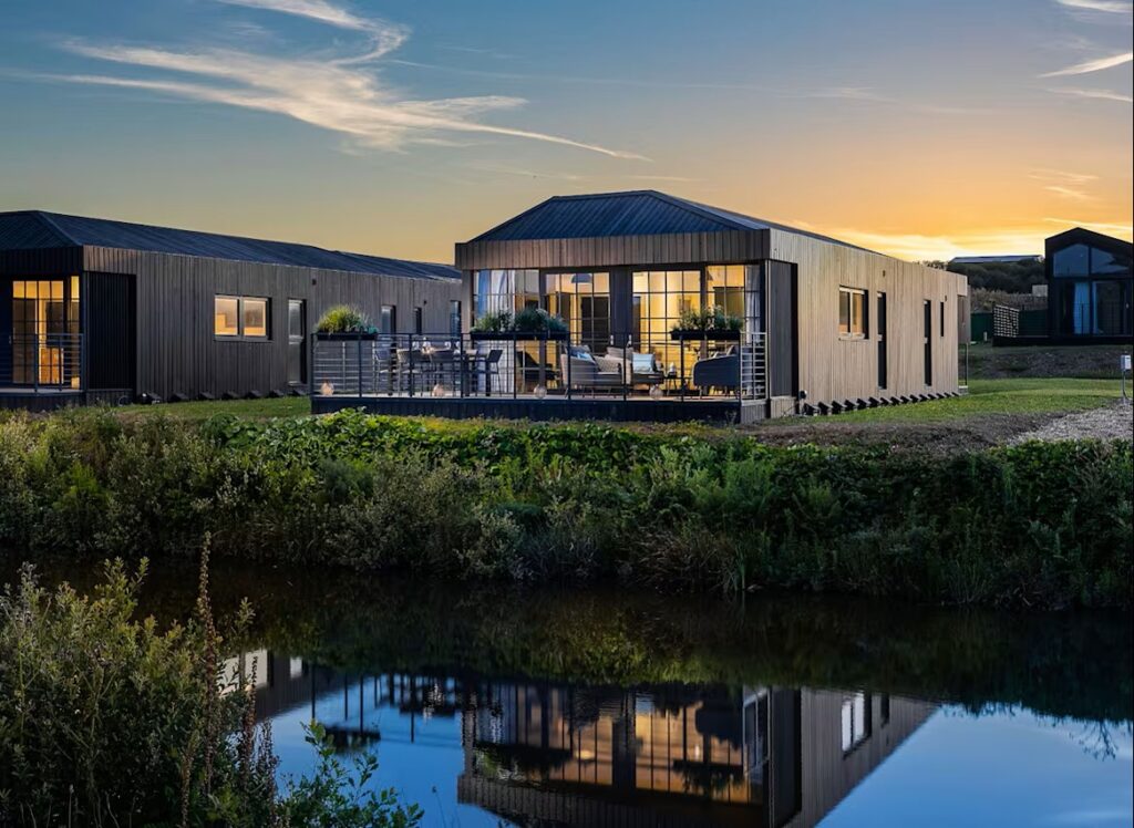 Retallack lodge with balcony overlooking water
