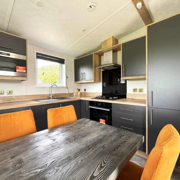 Beverley-Norwood-Kitchen-Dining-768x576