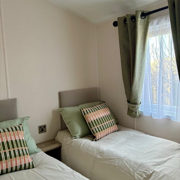 twin-bedroom